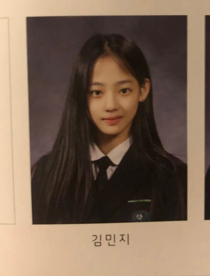 한 네티즌이 온라인 커뮤니티 '네이트판'에 공개한 민지의 중학교 졸업 사진 / 이하 온라인 커뮤니티 '네이트판'