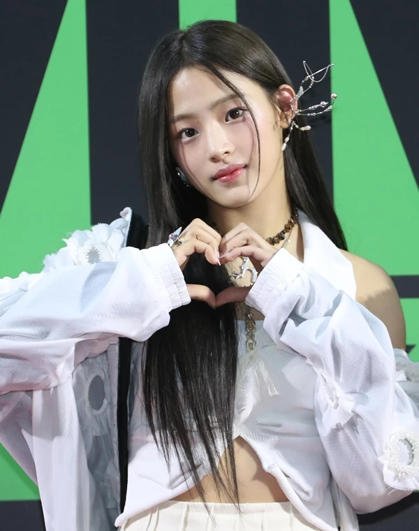 지난달 26일 '2022 멜론뮤직어워즈(MMA2022)' 레드카펫 행사에 참석한 뉴진스 민지 / 뉴스 1