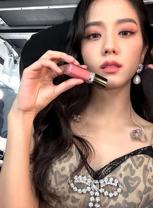 블랙핑크 지수가 SNS에 올린 사진 / 지수 인스타그램