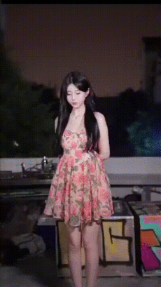 영상 보정 어플의 위력을 실감할 수 있는 영상이 인터넷 커뮤니티에 올라와 큰 관심을 끌고 있다. / 영상=웃긴대학