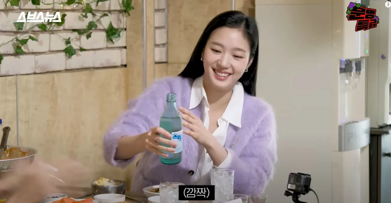 똑같은 옷을 입은 제재와 김고은