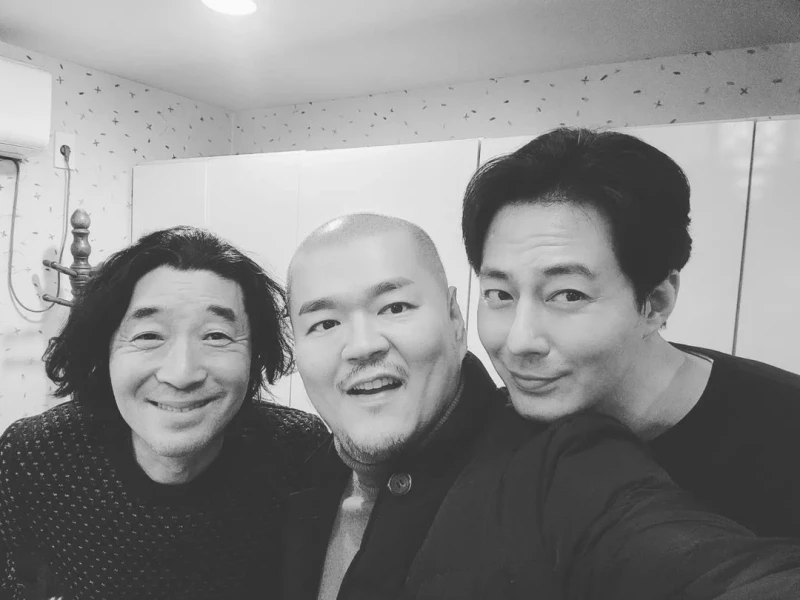 배우 최승경이 자신의 인스타그램에 21일 공개한 사진. (왼쪽부터) 김규태 PD, 최승경, 조인성 / 이하 최승경 인스타그램