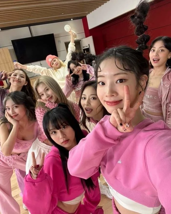 트와이스 완전체 / 이하 트와이스 공식 인스타그램
