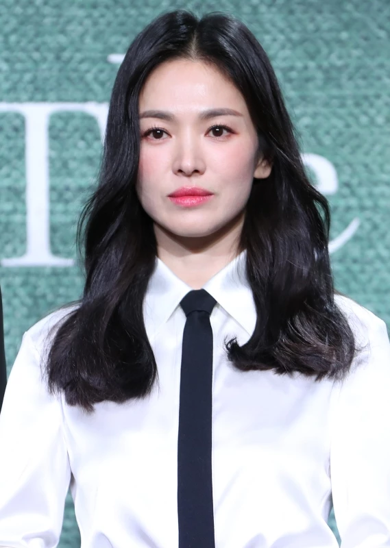 오는 30일 공개되는 넷플릭스 오리지널 시리즈 '더 글로리'로 복귀하는 송혜교