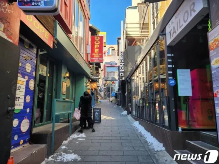 지난 24일 오후 1시 서울 이태원 거리 / 이하 뉴스1