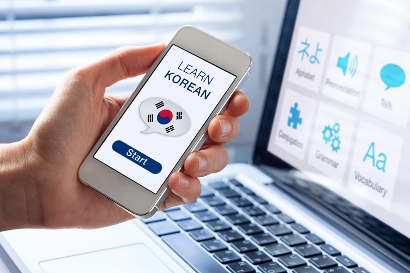 한국어 학습 앱. (참고 사진) /NicoElNino-shutterstock.com