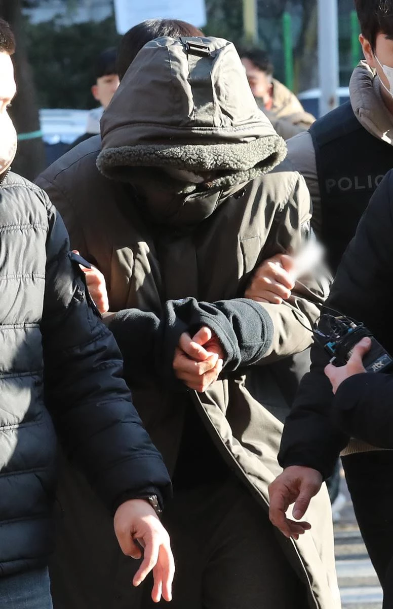 영장심사 출석하는 '옷장 시신' 택시기사 살해범 / 이하 뉴스1