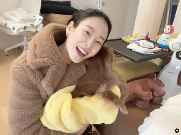 서현진과 그의 반려견 시더