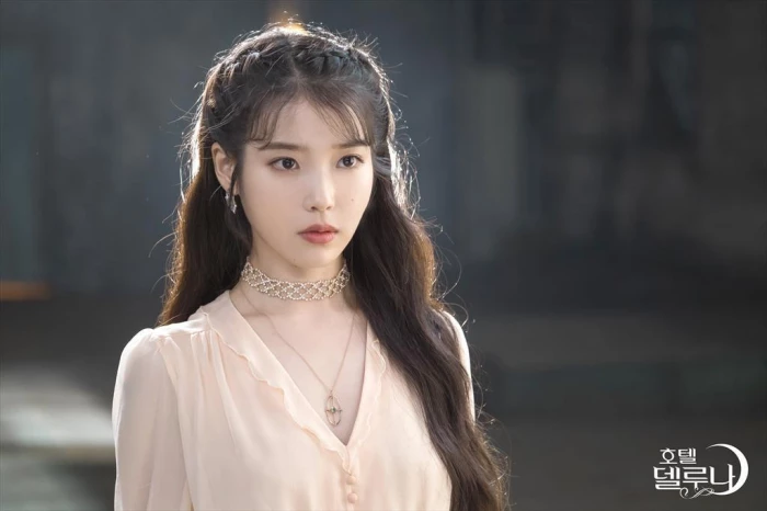 이종석과 열애 사실을 인정한 아이유 / tvN '호텔 델루나'