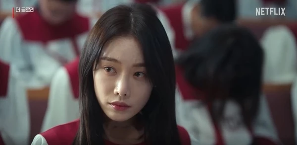 '더 글로리'에서 이사라 역을 맡아 열연을 펼친 김히어라 / 이하 넷플릭스 '더 글로리' 공식 예고편