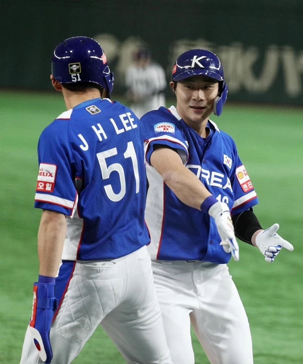 지난 2019년 '프리미어12' 대회에 국가대표로 참가한 이정후와 김하성 / 뉴스 1