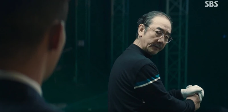 명인주 회장 역을 연기한 김홍파