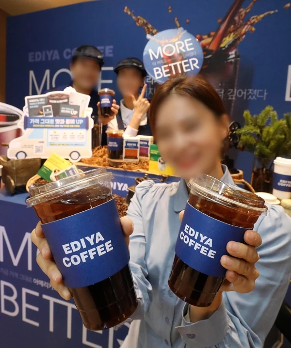 지난해 12월 서울 중구 이디야 커피 매장에서 'NEW 아메리카노' 출시 행사가 진행됐다 / 뉴스 1