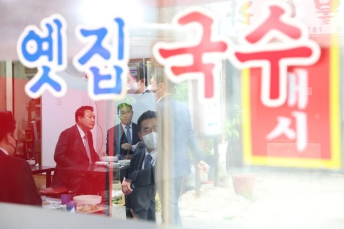 지난해 5월 '옛집국수'를 찾은 윤석열 대통령 / 이하 대통령실