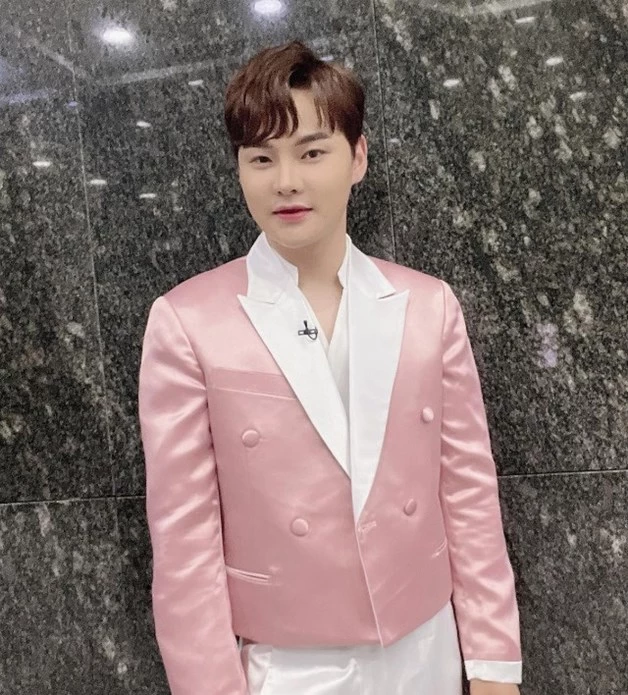 모교에 1000만 원 기부한 트로트 가수 박서진 / 박서진 인스타그램