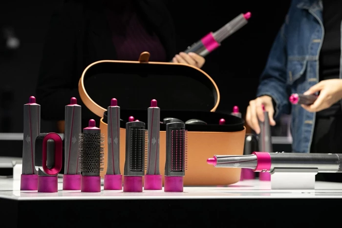 대표 제품 다이슨 에어랩. / 이하 뉴스1