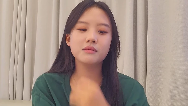 축구선수 출신 이동국의 딸인 모델 이재시가 12일 유튜브 채널 '지금 몇시? 재시!'에 올린 영상 캡처 / 이하 유튜브 '지금 몇시? 재시!'