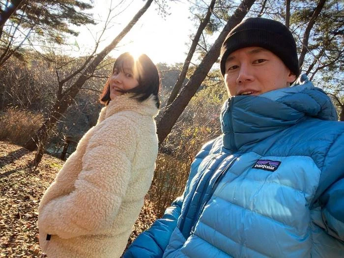 윤승아-김무열 부부. 지난달 공개된 두 사람 일상 사진.