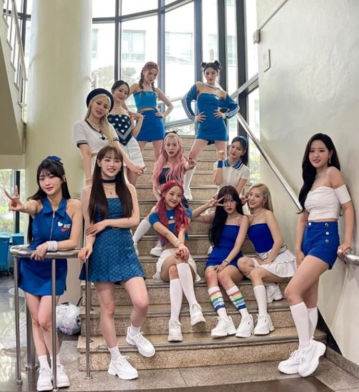 2022년 7월 그룹 이달의 소녀 단체 사진