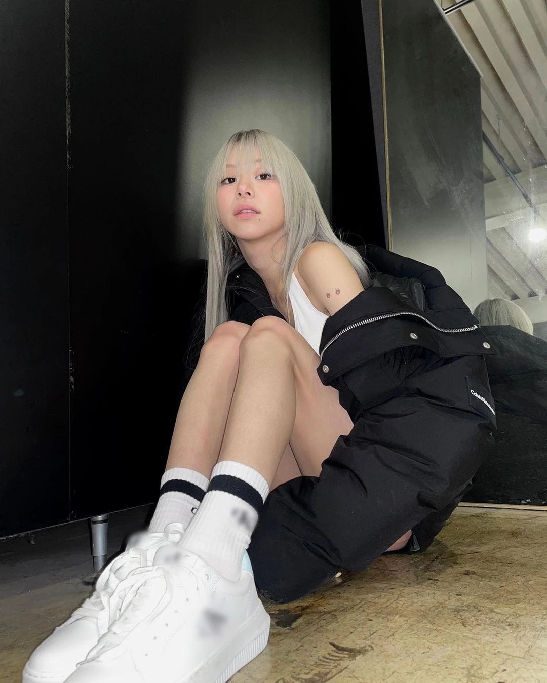 17일 채영이 공개한 패션 사진