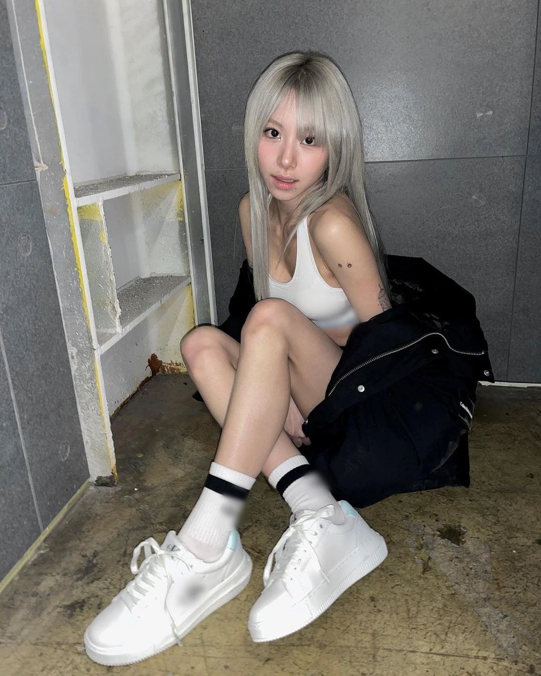 17일 채영이 공개한 패션 사진