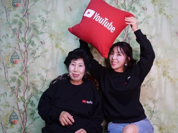 박막례 할머니와 그의 손녀 김유라 씨 / 유튜브 '박막례 할머니 Korea Grandma'