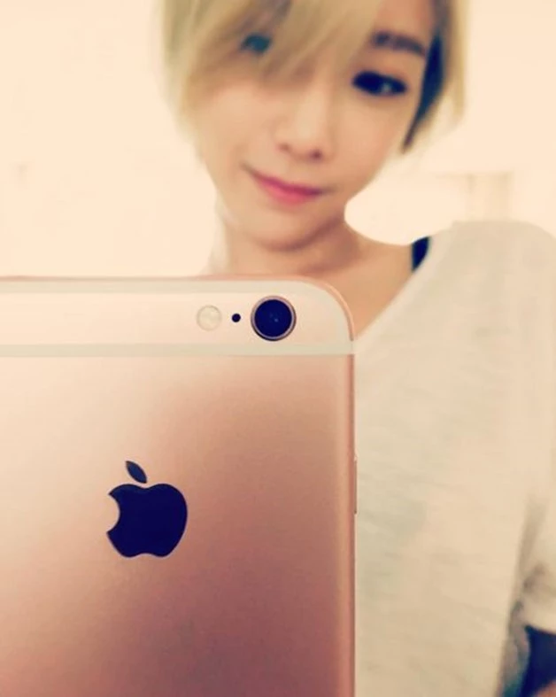태연 아이폰6s 로즈골드 거울셀카