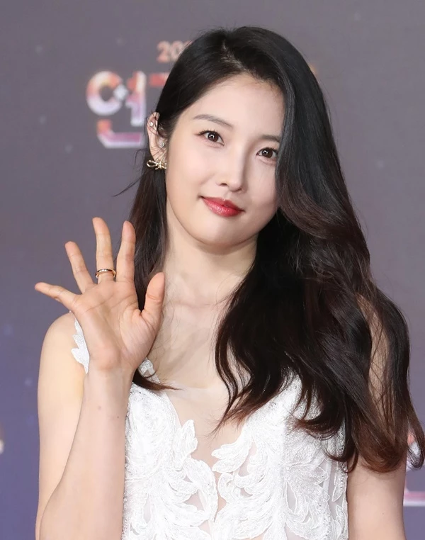 남지현이 지난해 12월 '2022 SBS 연기대상'에 참석해 포즈를 취하고 있다. / 뉴스 1