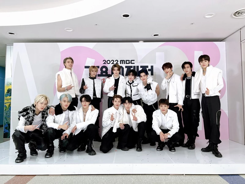 NCT가 2023년 MBC 가요대제전에서 무대를 선보였다