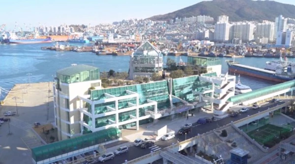 부산항만공사(BPA, 사장 강준석)는 26일 국민권익위원회 주관 2022년도 공공기관 종합청렴도 평가에서 공사 창립 이래 최초로 최고등급인 1등급을 획득했다. / 사진=위키트리DB