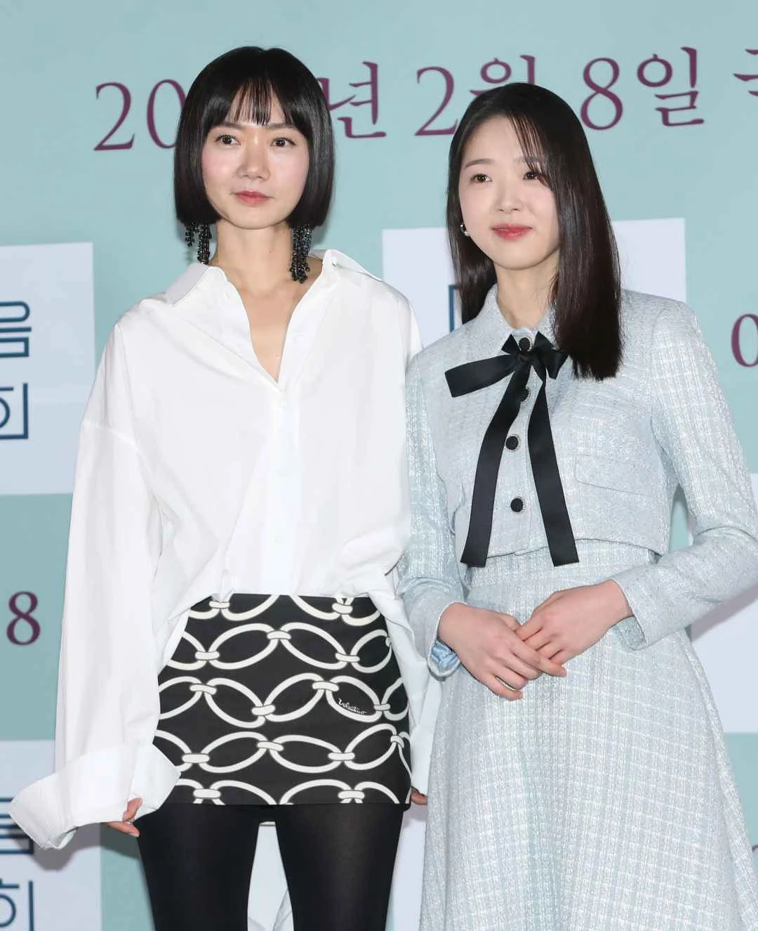 배두나와 김시은이 1월 31일 서울 용산구 CGV용산아이파크몰에서 열린 영화 '다음 소희' 언론 시사회에 참석해 포즈를 취하고 있다.
