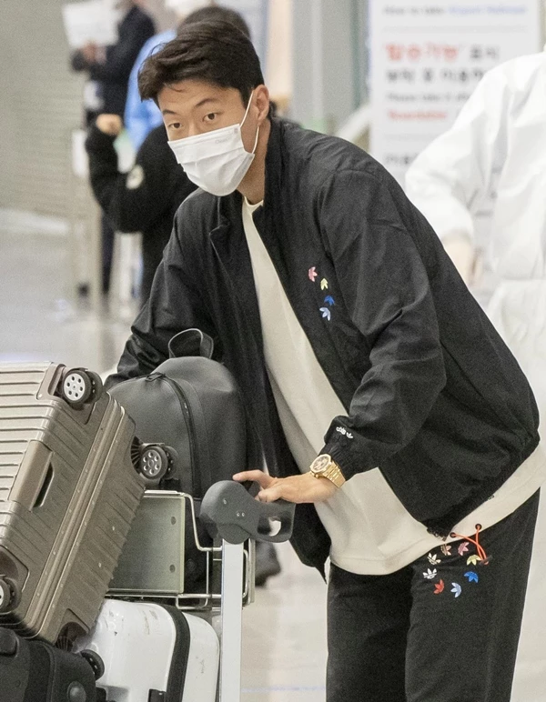 황의조가 지난 2021년 '2022 카타르 월드컵' 아시아 최종예선을 위해 귀국하고 있다.