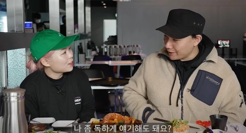 수빙수가 오픈한 식당에서 피드백을 하는 승우아빠 / 이하 유튜브 '승우아빠 / 이하 유튜브 '승우아빠'