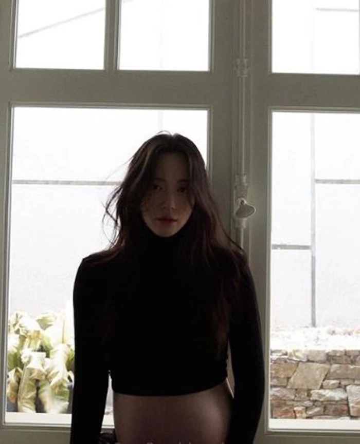 유혜주가 5일 자신의 인스타그램을 통해 만삭 화보 사진을 공개했다.