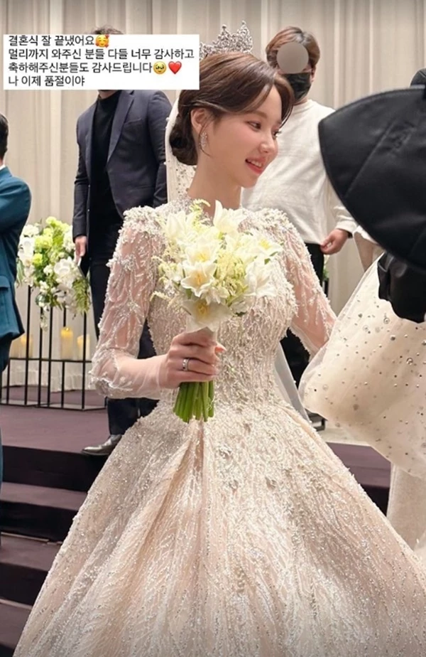 화정이 지난해 11월 결혼식을 올린 뒤 감사 인사를 전했다. / 화정 인스타그램