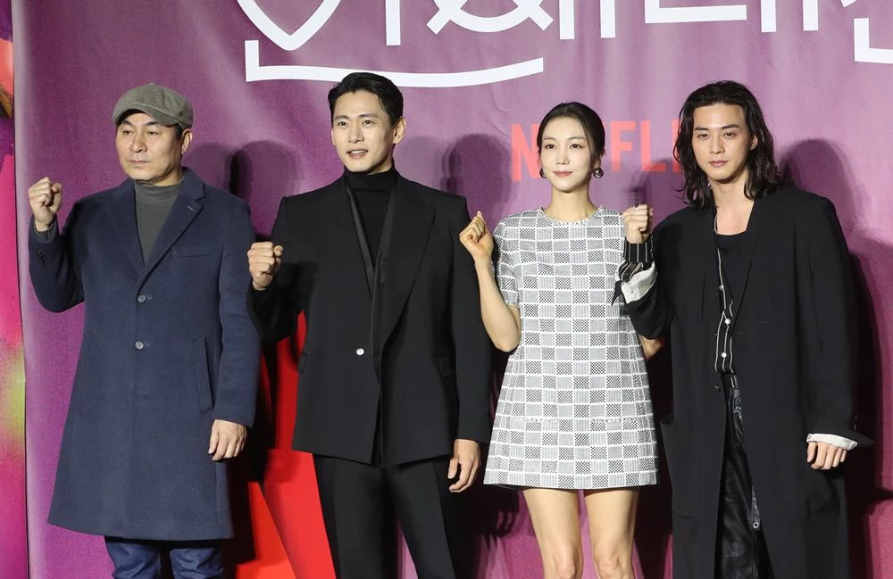 2월 8일 오전 11시 서울 용산구 CGV 용산아이파크몰에서 열린 넷플릭스 '연애대전' 제작발표회 참석한 김정권 감독, 유태오, 김옥빈, 김지훈 / 이하 뉴스1