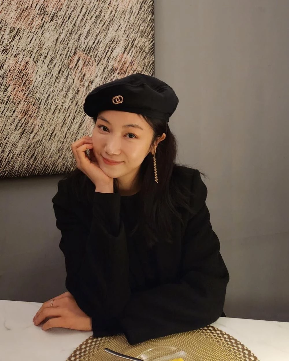 김옥빈은 넷플릭스 '연애대전'에서 남자에게 병적으로 지기 싫어하는 변호사 여미란 역을 맡았다. / 김옥빈 인스타그램