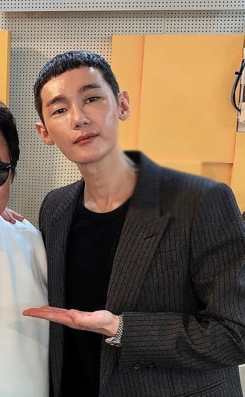 안와골절 수술 후 복귀한 방송인 허지웅 / 이하 허지웅 인스타그램