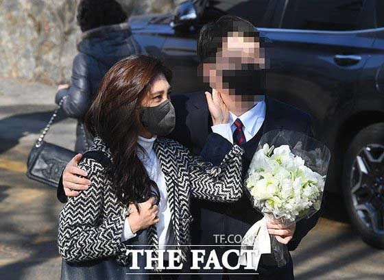 이부진 호텔신라 사장이 지난 8일 오후 서울 시내 한 중학교 열린 아들의 졸업식에 참석하고 있다. / 더팩트 제공