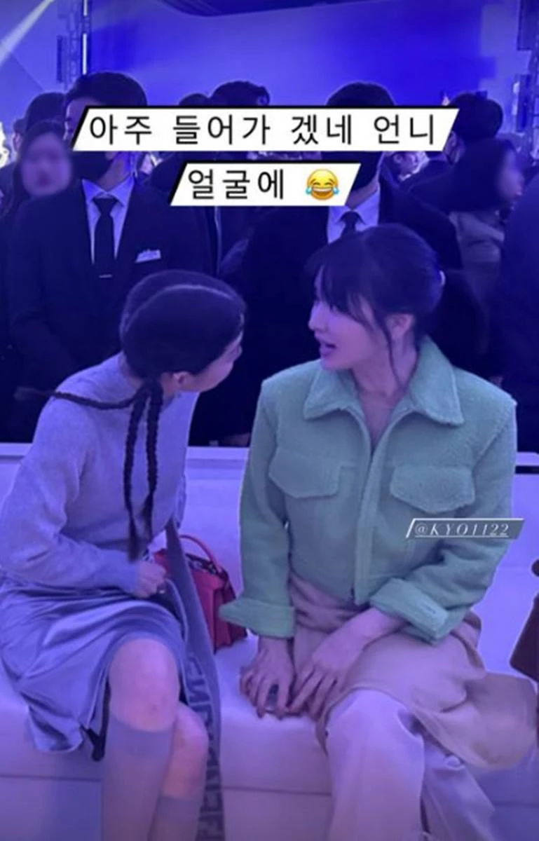 송혜교 뚫어져라 바라보는 기은세