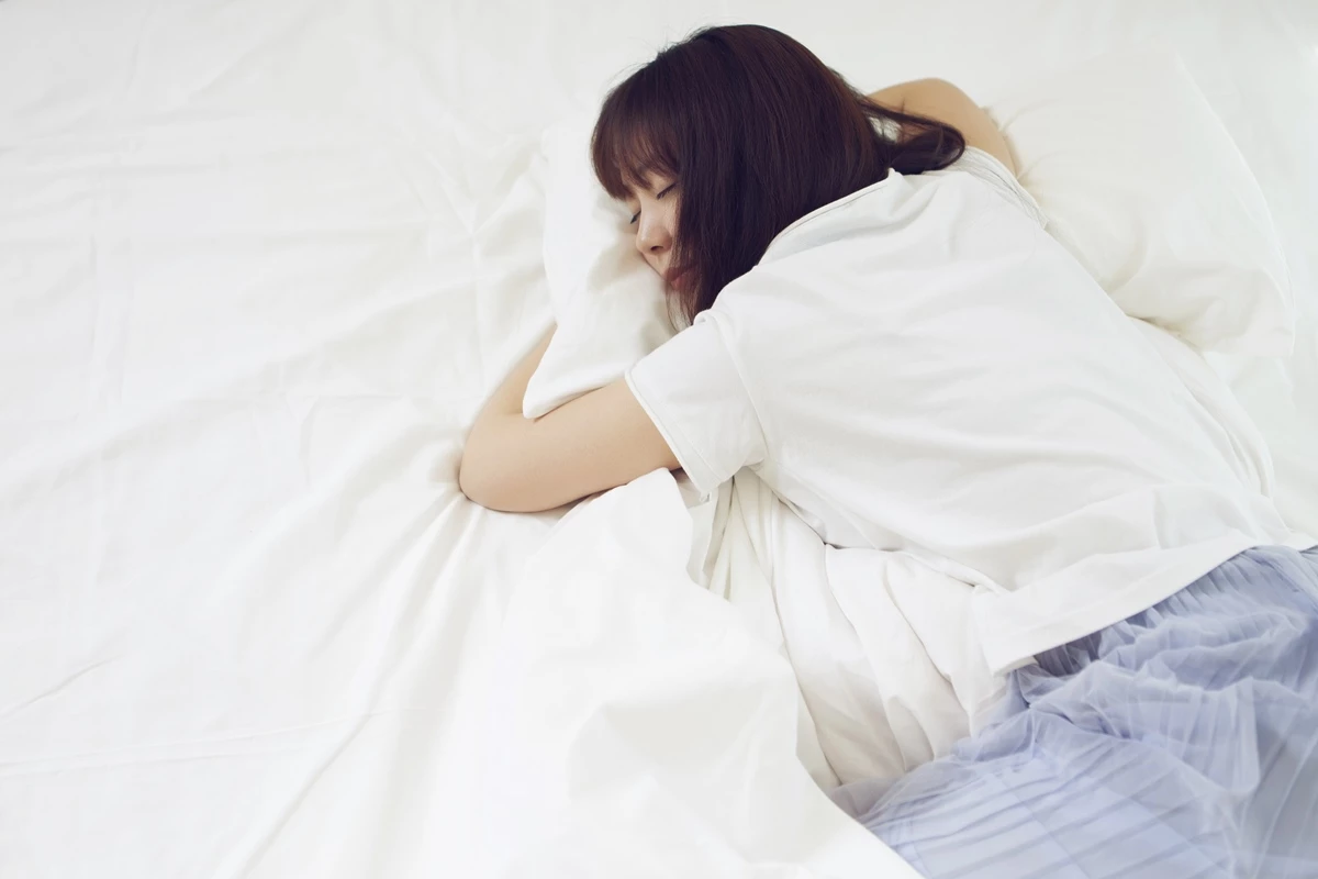 충분한 잠은 체중 감량을 위해 중요하다. / rongyiquan-shutterstock.com