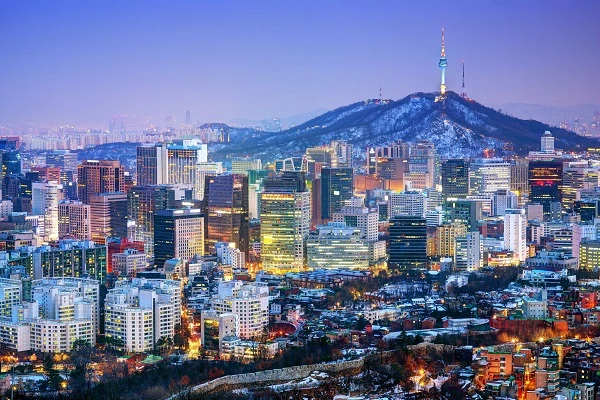 서울 도심 야경, 기사와 관련 없는 사진 / Sean Pavone, Shutterstock.com