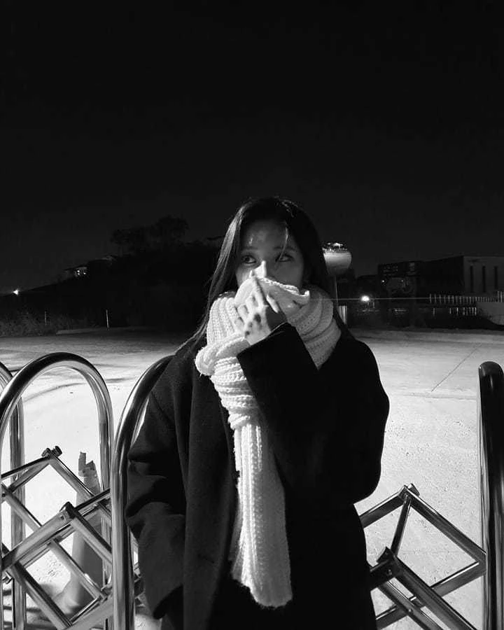 2021년 트와이스 다현이 올렸다가 논란의 중심에 섰던 사진 / 트와이스 공식 인스타그램