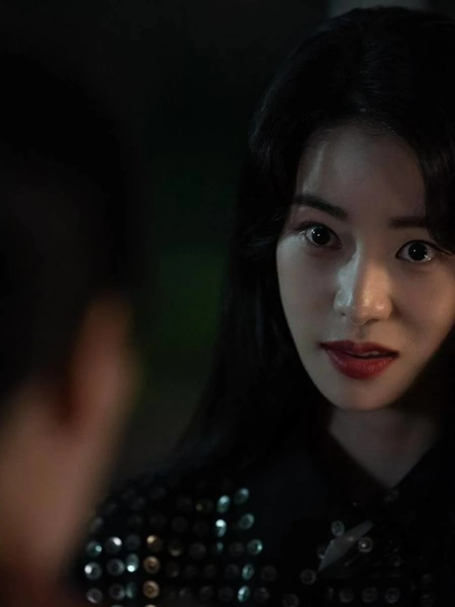 분노에 가득 찬 눈빛의 박연진