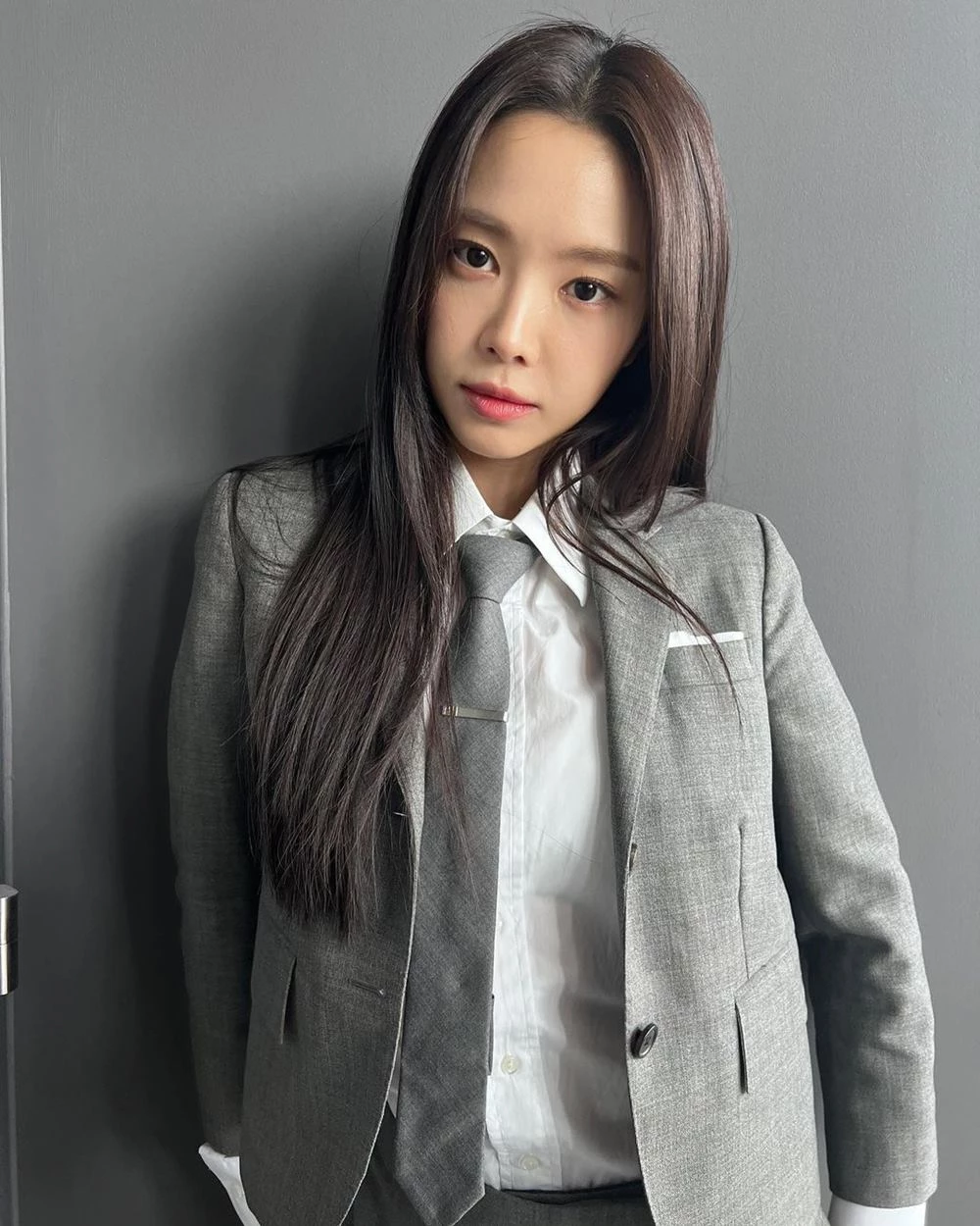 JTBC '대행사'에서 강한나 역을 연기한 손나은 / 손나은 인스타그램
