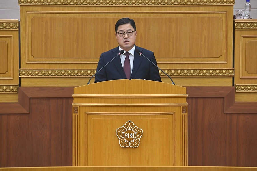 김현수 의원이 경기북부 거점 공공의료시설 유치 촉구 건의안을 대표 발의하고 있다