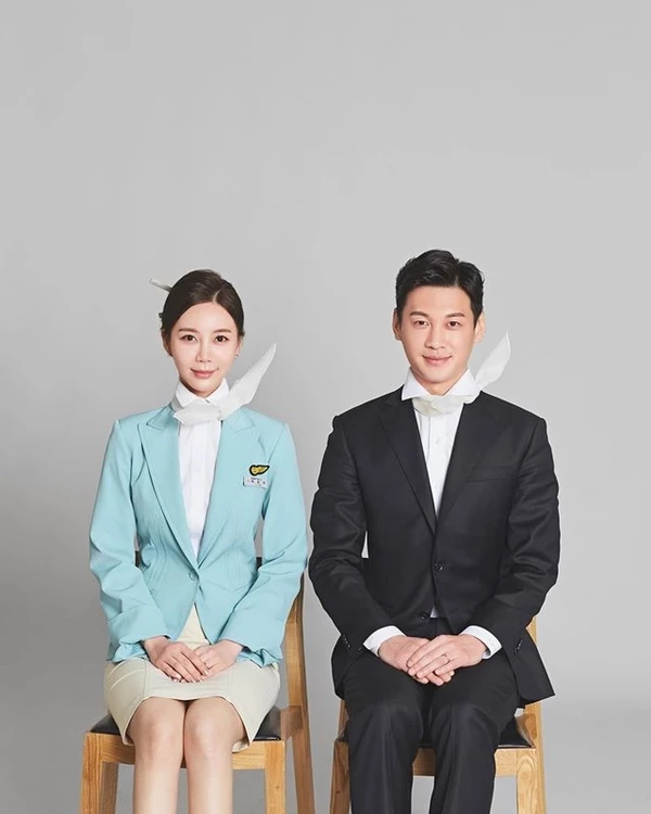 이하 2019년 2세 연상 승무원과 결혼한 구본길이 웨딩 화보를 공개했다.