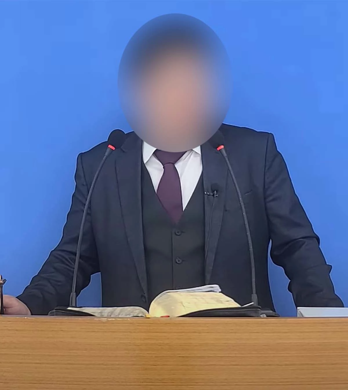 3·1절에 세종시의 한 아파트에 일장기를 게양한 목사     L씨의 유튜브 설교 모습. 대한제국이 일본 제국주의의 식민지가 되면서 본격적으로 근대의 길을 걸었다고 주장하고 있다. S교회 유튜브 영상을 캡처한 사진이다.