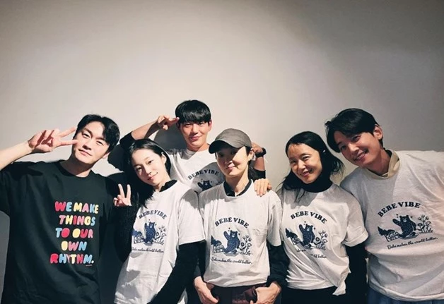 '베어베터' 티셔츠를 '일타스캔들' 함께 출연한 배우들에게 선물한 오의식