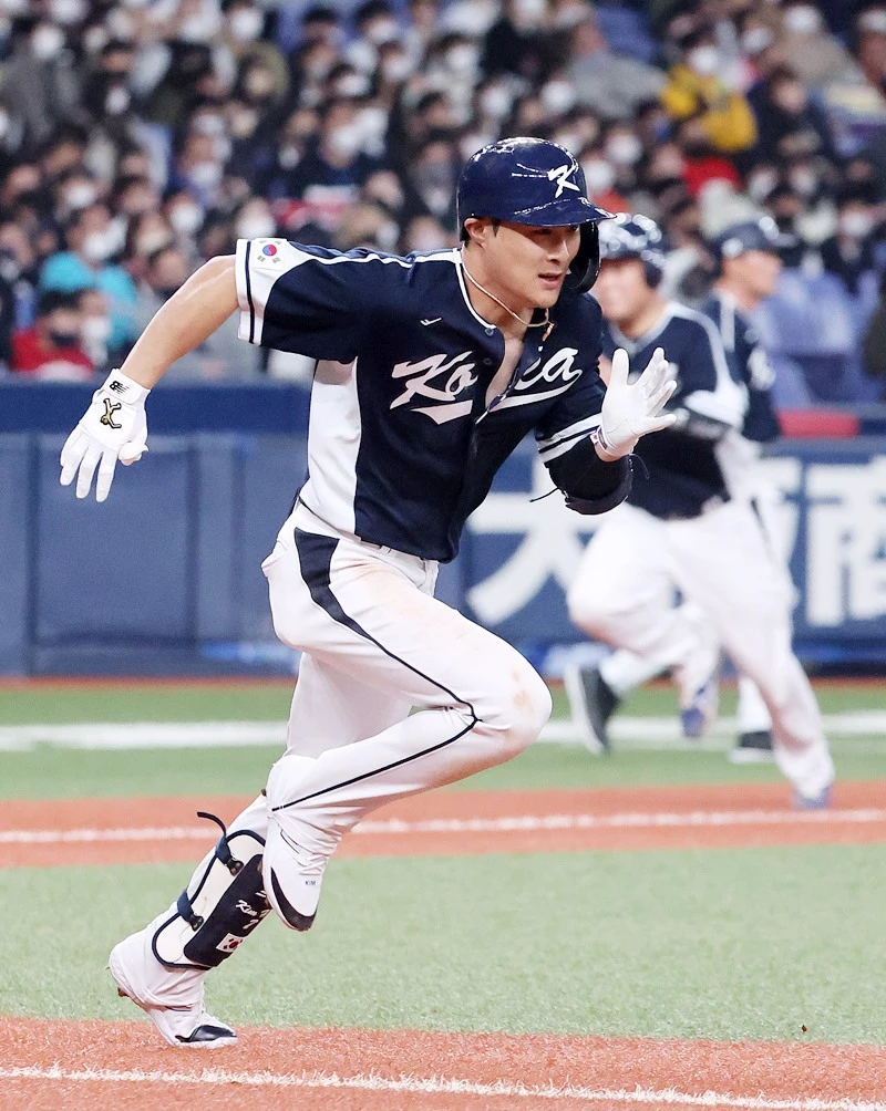 전력 질주하는 김하성